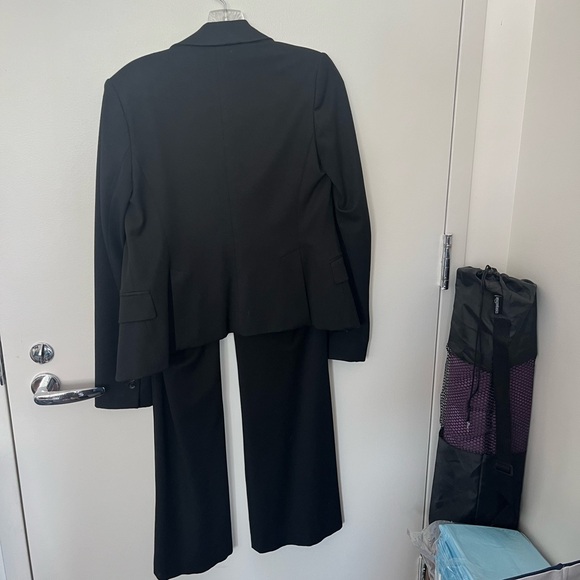 Black Express Suit, size 0, Editor pants and matching jacket - Picture 2 of 8